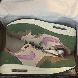 Nike Air Max 1 NH in Light Bordeaux